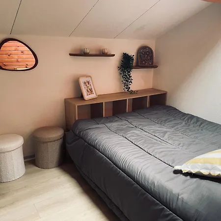 Maison 4 Pers Avec Parking Et A Moins De 100 M Holiday home *